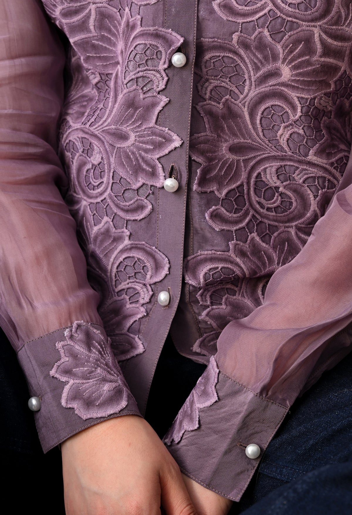 MAUVE SHEER SHIRT WITH FLORAL APPLIQUE AND A MATCHING INNER
