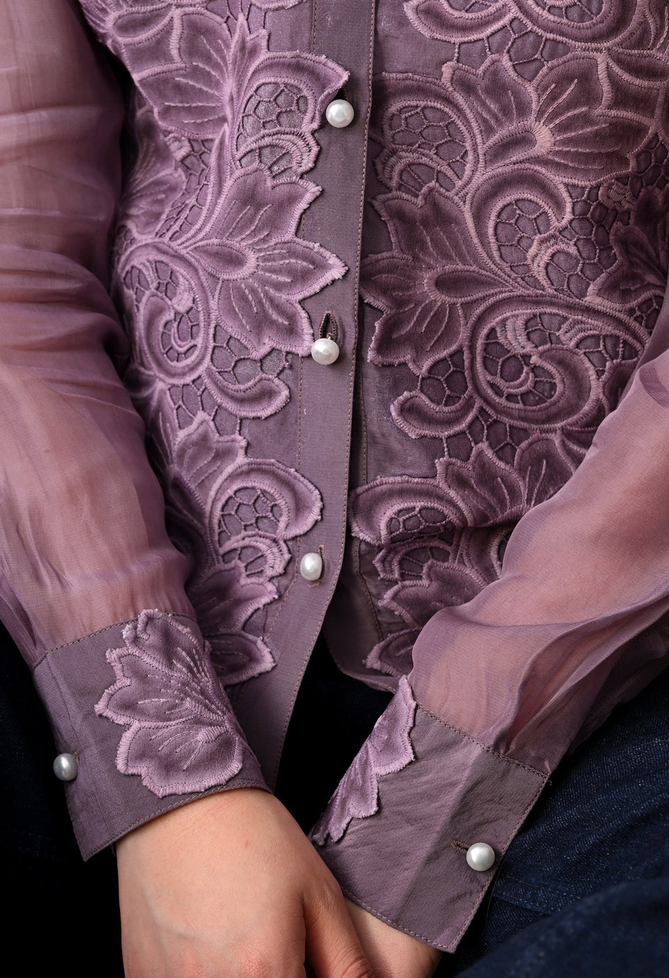 MAUVE SHEER SHIRT WITH FLORAL APPLIQUE AND A MATCHING INNER