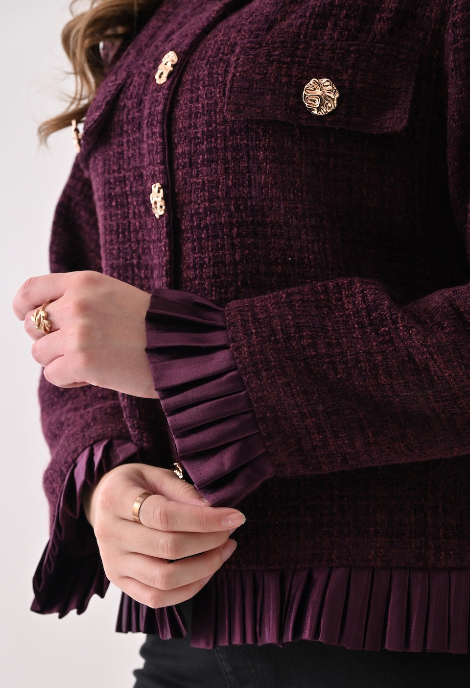 Wine blazer with golden buttons and frills