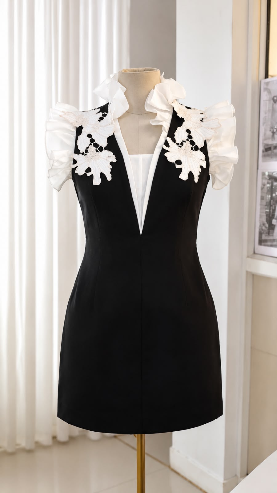 Black & White Floral Appliqué Bodycon Mini Dress